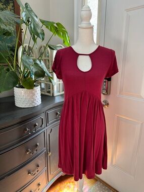 Keyhole Dress in Wine